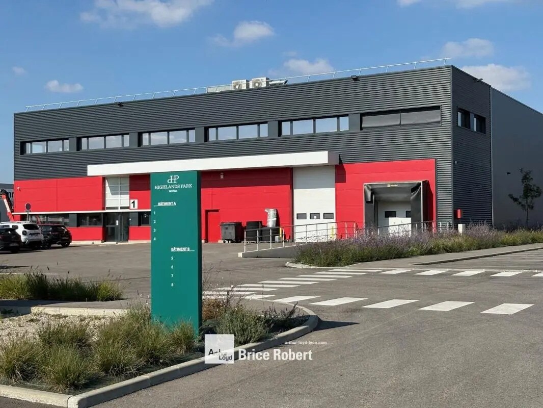 Flex in Heyrieux for lease Building Photo- Image 1 of 8