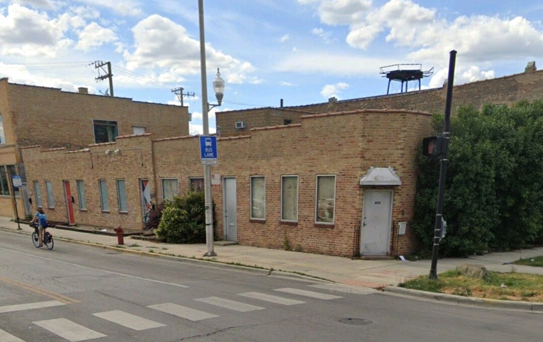 3000 W Chicago Ave, Chicago, IL à louer Photo du bâtiment- Image 1 de 8