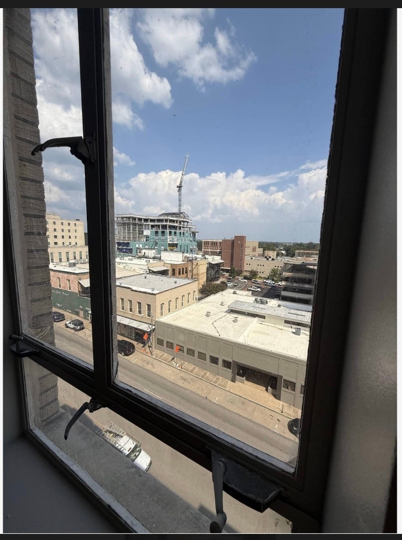 121 S Broadway Ave, Tyler, TX for lease Interior Photo- Image 1 of 3