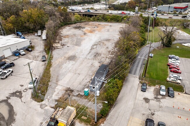 Plus de détails pour 550 Expressway Park Dr, Nashville, TN - Industriel à louer