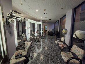 Commerce de détail dans Igualada, Barcelona à louer Photo intérieure- Image 1 de 11