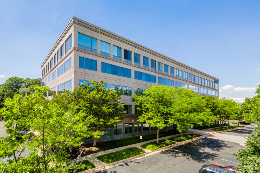 14900 Conference Center Dr, Chantilly, VA à vendre - Photo du bâtiment - Image 1 de 1