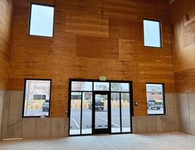 2405 SW 1st St, Redmond, OR à louer Photo intérieure- Image 2 de 2