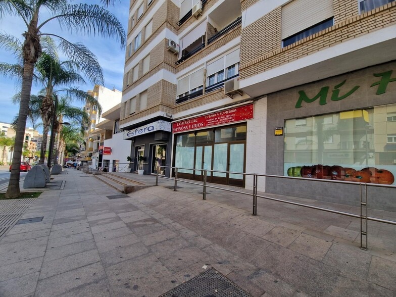 Avenida Salobreña, 25, Motril, Granada for sale - Building Photo - Image 3 of 26
