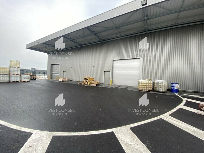 17 Avenue Roland Moreno, Frépillon for lease - Building Photo - Image 1 of 10