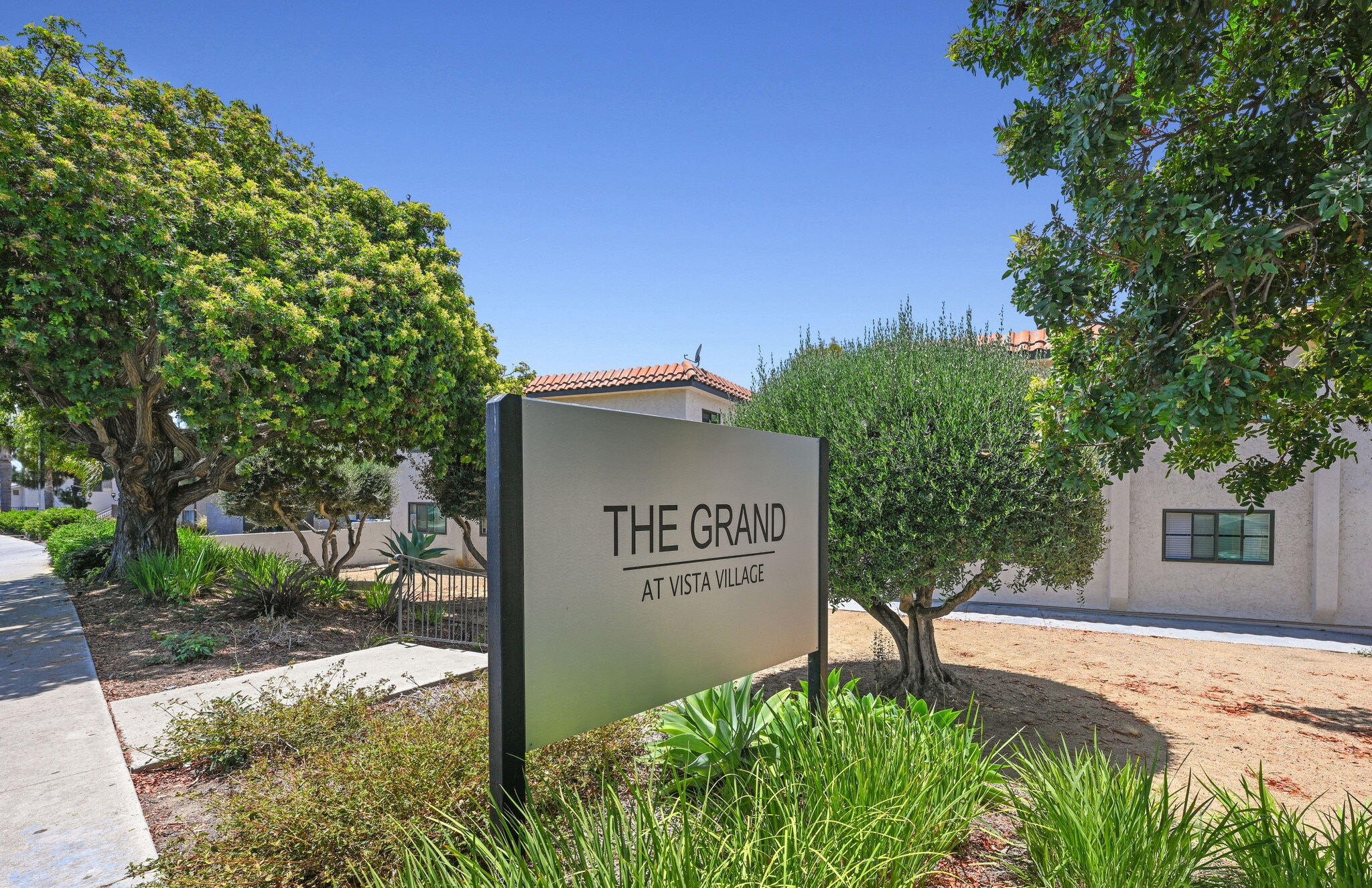 628 W California Ave, Vista, CA for sale Primary Photo- Image 1 of 49