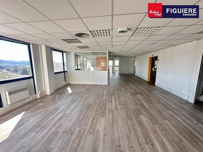 511 Route De La Seds, Vitrolles for lease - Interior Photo - Image 1 of 17