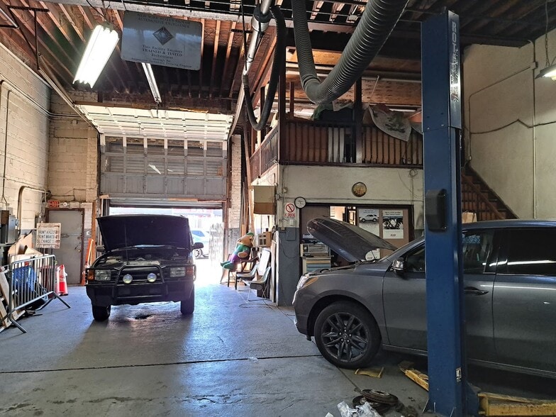 2333 Strauss St, Brooklyn, NY for sale - Interior Photo - Image 3 of 5