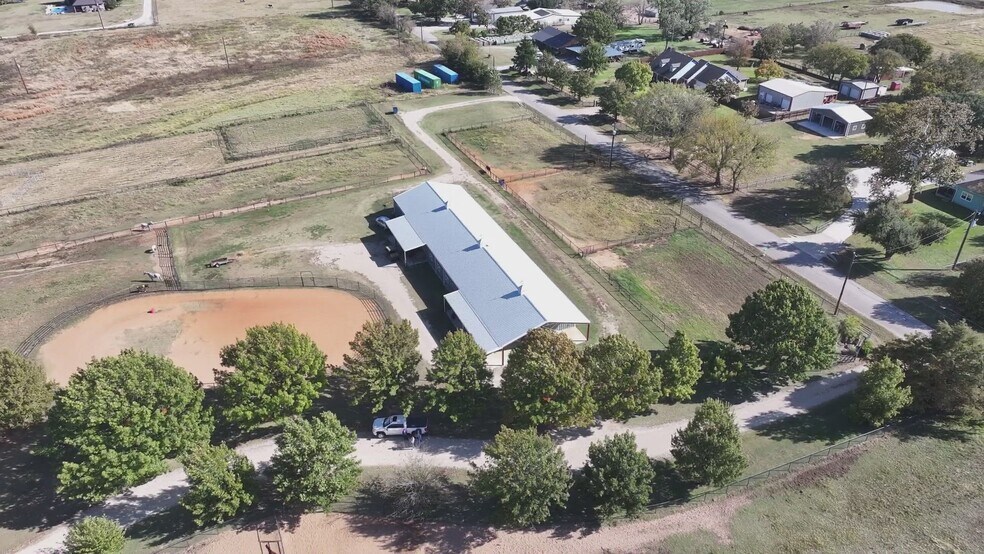 11217 Foutch Rd, Pilot Point, TX à vendre - Vidéo sur l’inscription commerciale - Image 2 de 12
