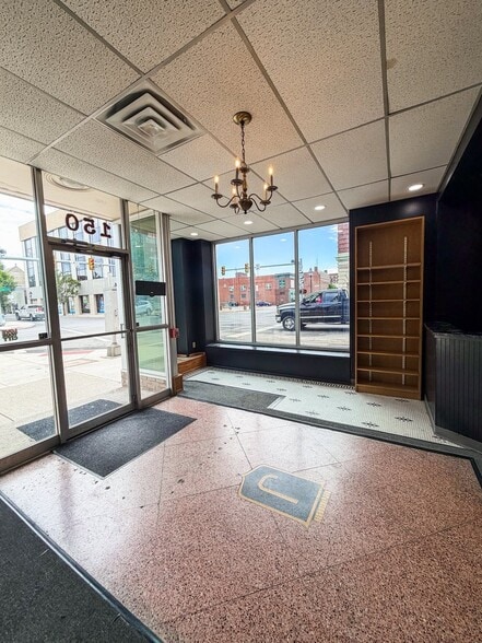 150 W Center St, Marion, OH for lease - Interior Photo - Image 1 of 6