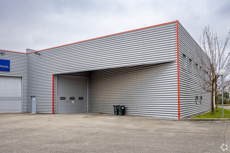 Flex in Saint-Priest for lease - Building Photo - Image 2 of 3