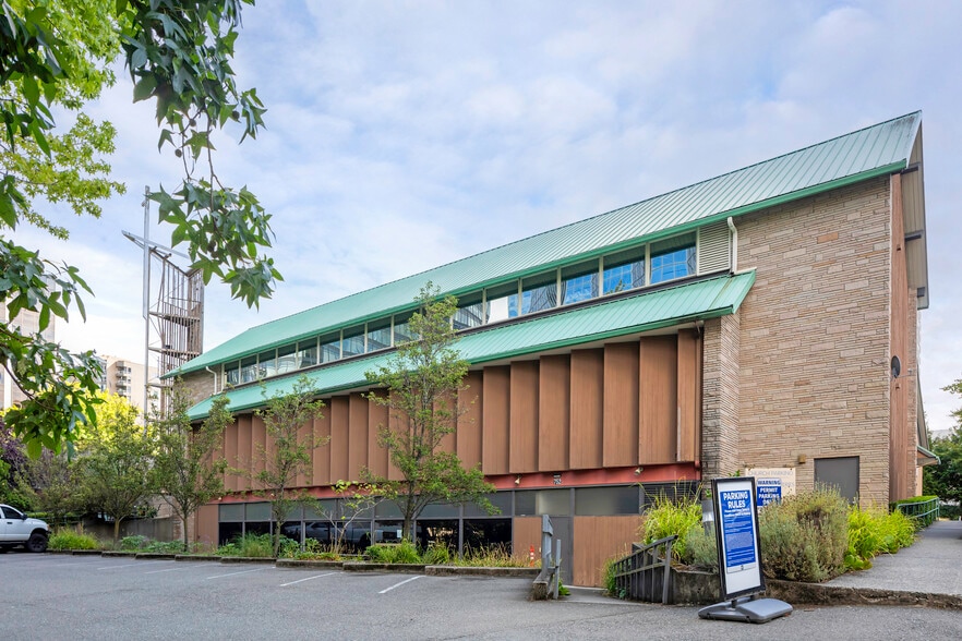 752 108th Ave NE, Bellevue, WA for lease - Building Photo - Image 1 of 9