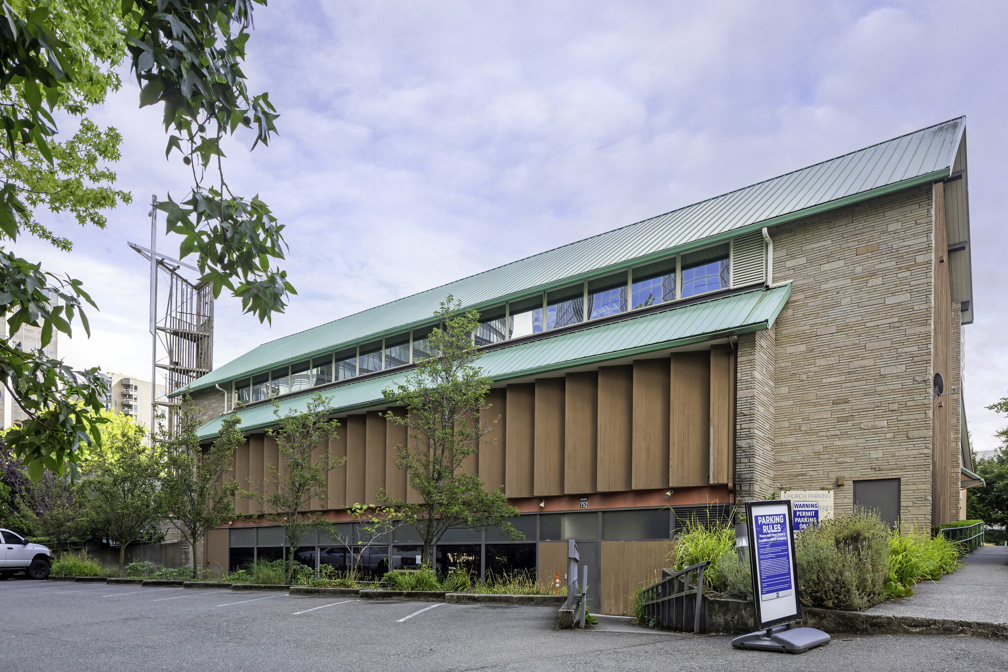 752 108th Ave NE, Bellevue, WA for lease Building Photo- Image 1 of 10