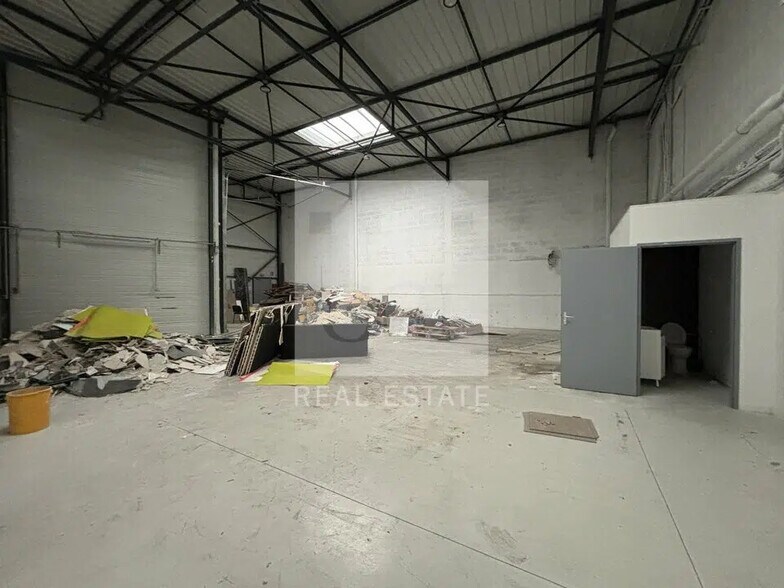 Office in Saint-Priest for lease - Interior Photo - Image 3 of 10