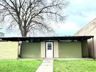 Plus de détails pour 611 N Esplanade St, Cuero, TX - Bureau à vendre
