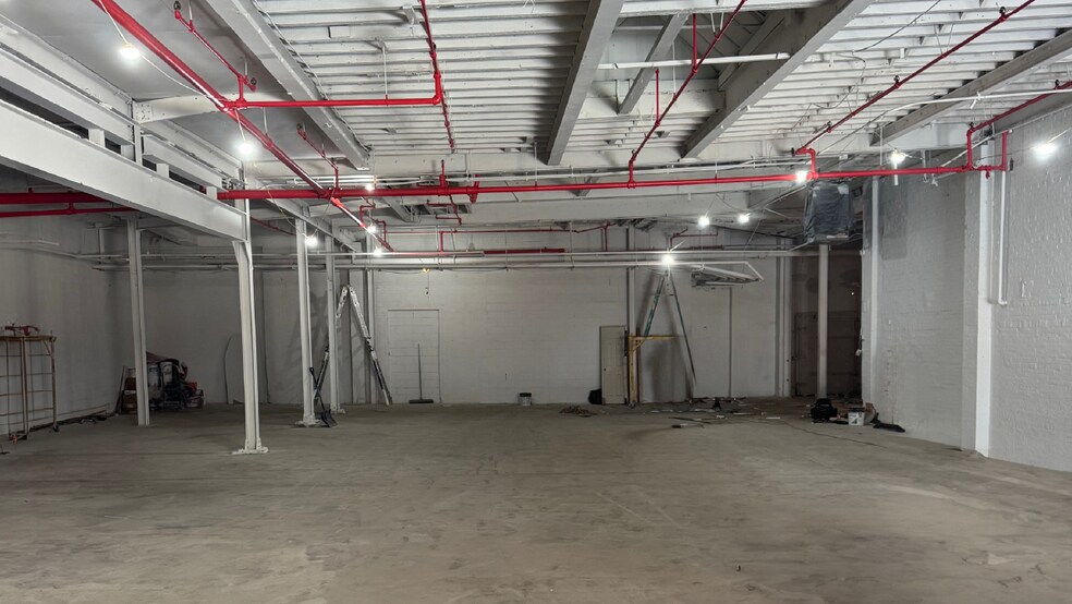 276 Greenpoint Ave, Brooklyn, NY à louer - Photo du bâtiment - Image 3 de 3