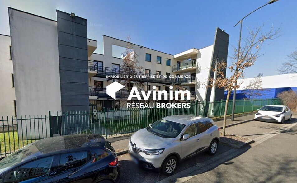 Office in Brignais for lease - Building Photo - Image 2 of 24