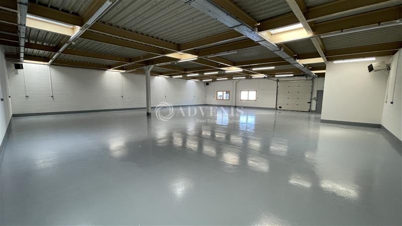 Flex in Croissy-Beaubourg for lease - Interior Photo - Image 2 of 11