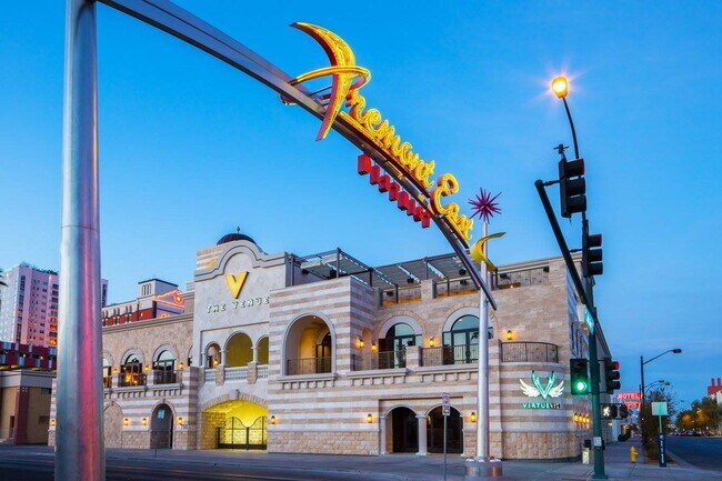 More details for 750 E Fremont St, Las Vegas, NV - Retail for Sale