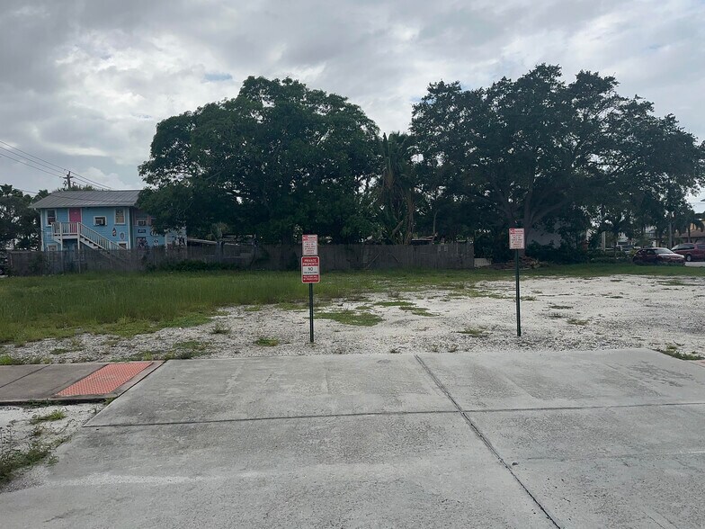 34 SE 6th St, Stuart, FL à vendre - Photo du bâtiment - Image 2 de 6