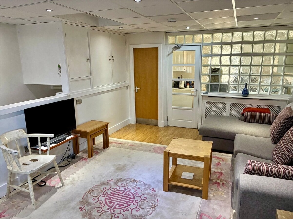 4-5 Warstone Mews, Birmingham, WMD B18 6JB - Unité 4 -  - Photo intérieure - Image 1 of 3