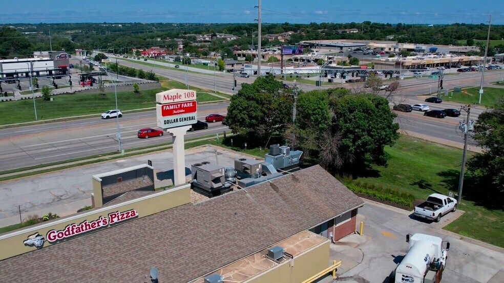 108th & Maple Rd, Omaha, NE à louer - Vidéo sur l’inscription commerciale - Image 2 de 12