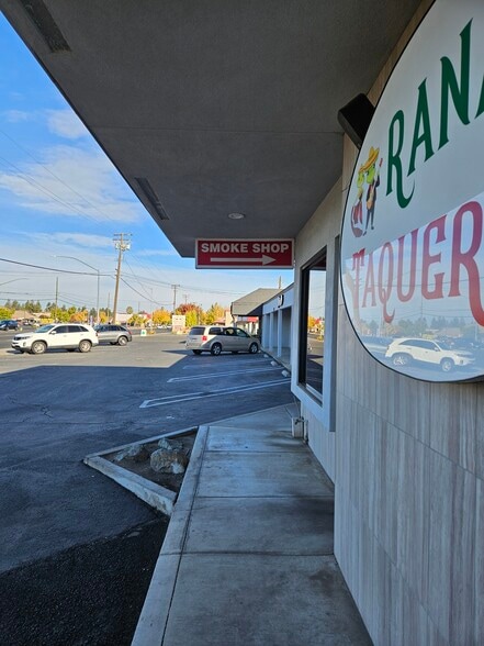 2244 McHenry Ave, Modesto, CA à louer - Photo du bâtiment - Image 3 de 6