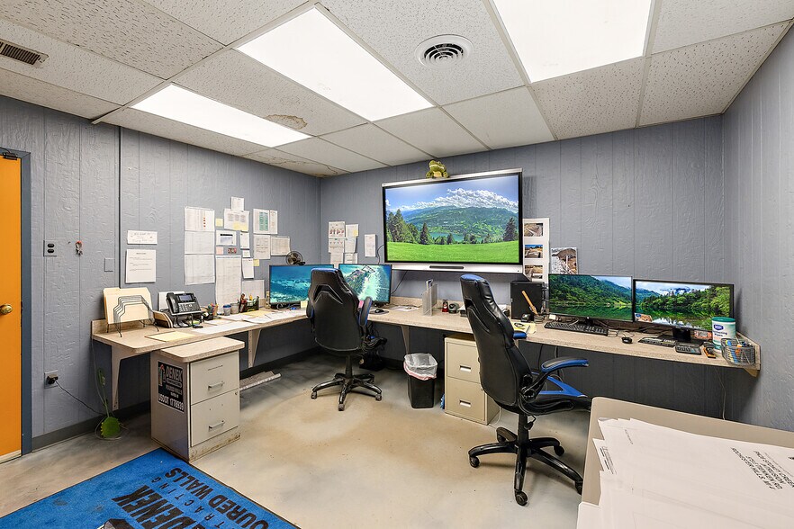 451 E Wilson Ave, Pontiac, MI à vendre - Photo du bâtiment - Image 2 de 18