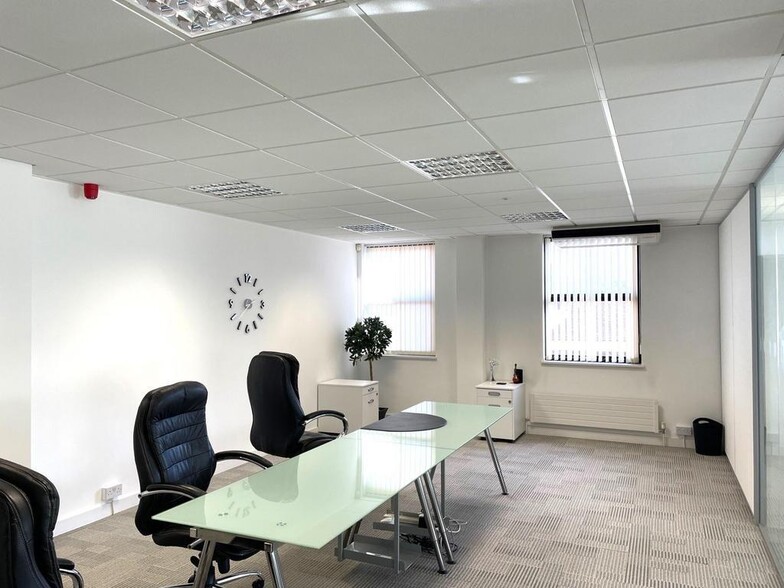 Station Rd, Henley On Thames for lease - Interior Photo - Image 3 of 6