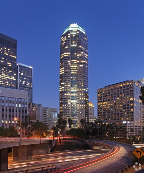 601 S Figueroa St, Los Angeles, CA à louer - Photo du bâtiment - Image 2 de 17