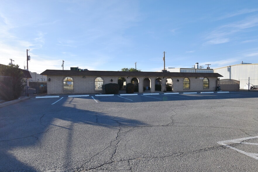 3711 Admiral St, El Paso, TX à louer - Photo du bâtiment - Image 2 de 13