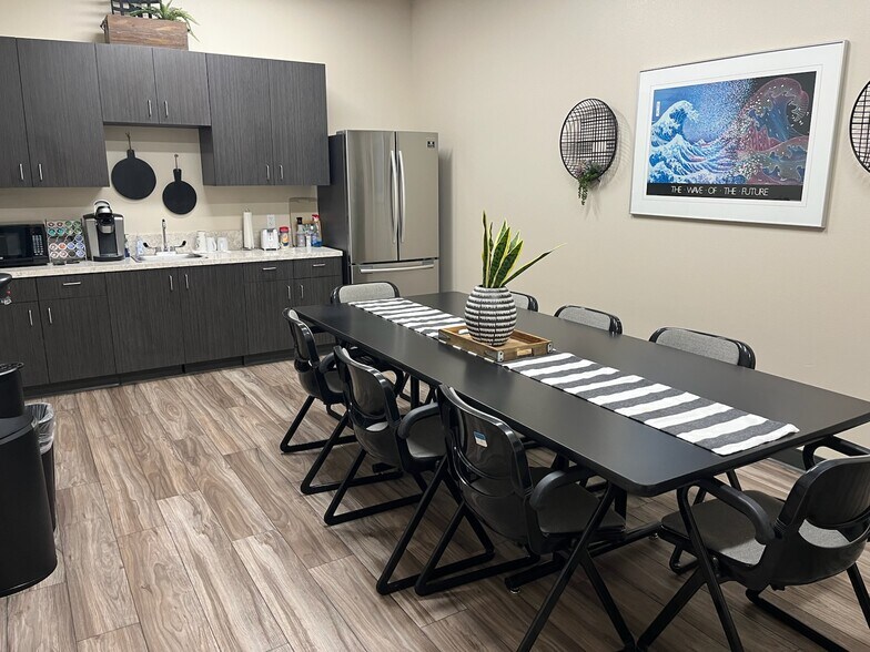 3730 W Swift Ave, Fresno, CA à louer - Photo du bâtiment - Image 3 de 4