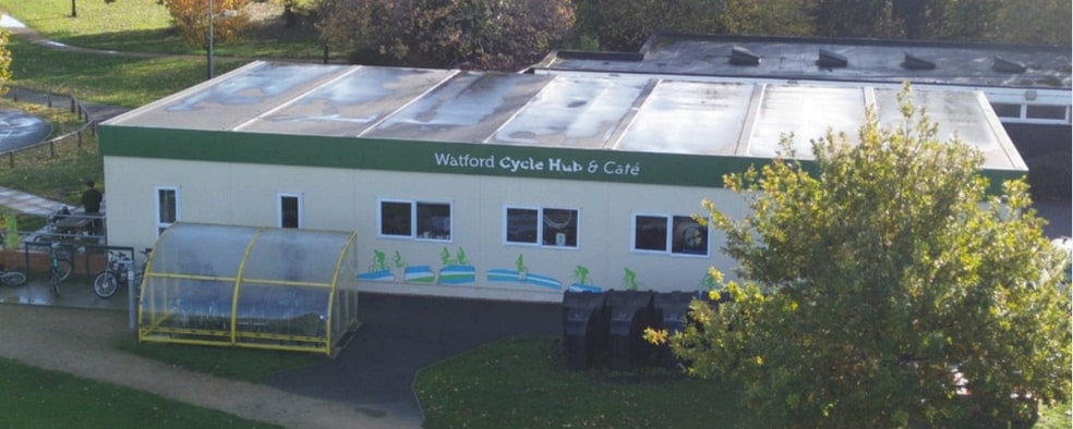 Chaffinch Ln, Watford à louer - Photo du bâtiment - Image 2 de 2