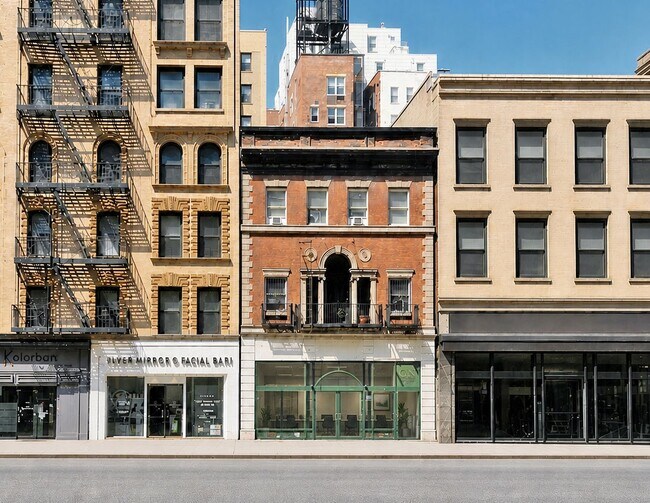 Plus de détails pour 2307 Broadway, New York, NY - Commerce de détail à louer