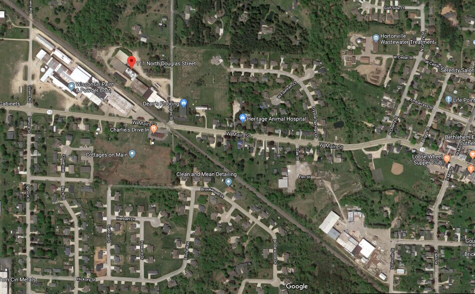 111 N Douglas St, Hortonville, WI à louer - Photo du bâtiment - Image 3 de 3