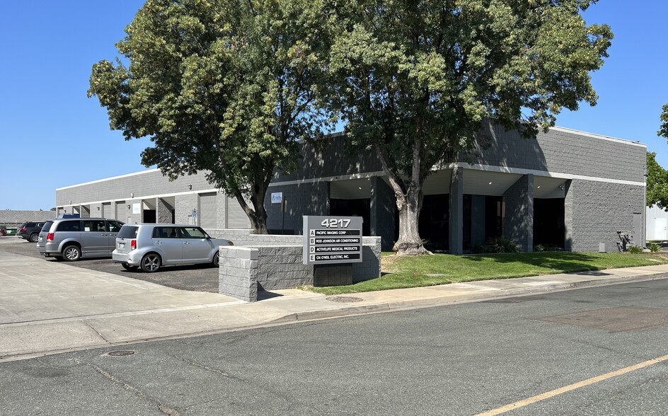 4217 Coronado Ave, Stockton, CA for lease - Building Photo - Image 1 of 3