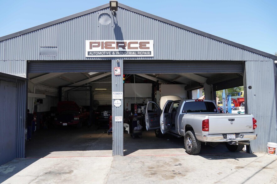 10941 Hole Ave, Riverside, CA à vendre - Photo du bâtiment - Image 2 de 14