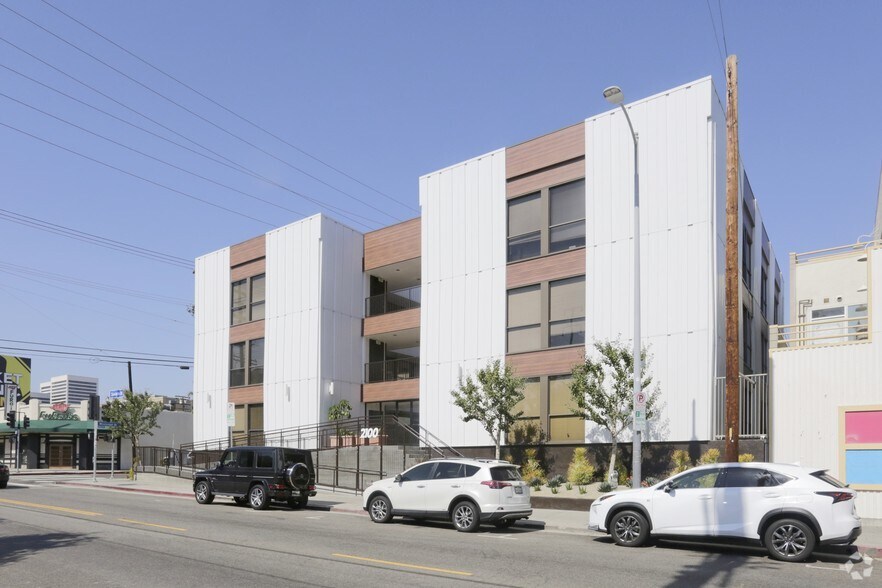 2100 Sawtelle Blvd, Los Angeles, CA à louer - Photo du bâtiment - Image 2 de 4