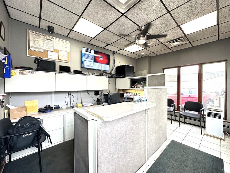 611 W Manlius St, East Syracuse, NY à vendre - Photo intérieure - Image 3 de 15