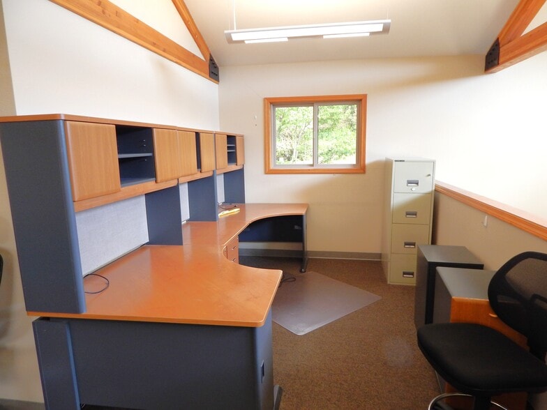 277 Medical Loop, Roseburg, OR for lease - Building Photo - Image 2 of 46