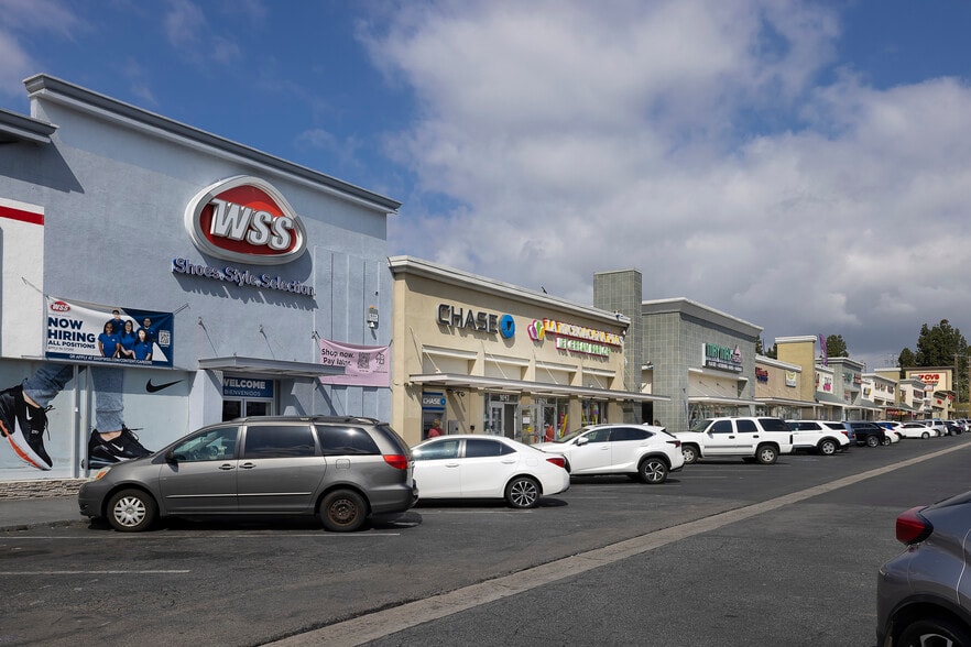 9081 Woodman Ave, Arleta, CA for lease - Building Photo - Image 3 of 6