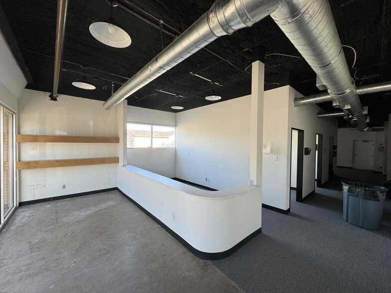 2616 Manor Way, Dallas, TX for sale - Interior Photo - Image 2 of 3