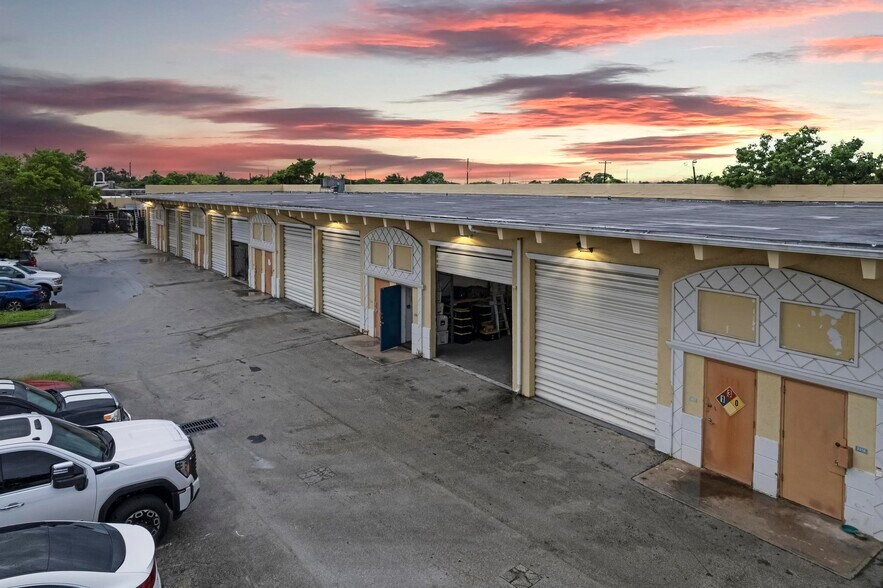 2201-2227 SW 57th Ave, West Park, FL à vendre - Photo du bâtiment - Image 1 de 1