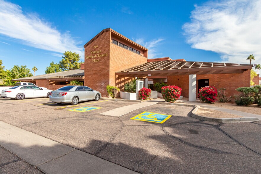 2175 N Alma School Rd, Chandler, AZ à louer - Photo du bâtiment - Image 3 de 4
