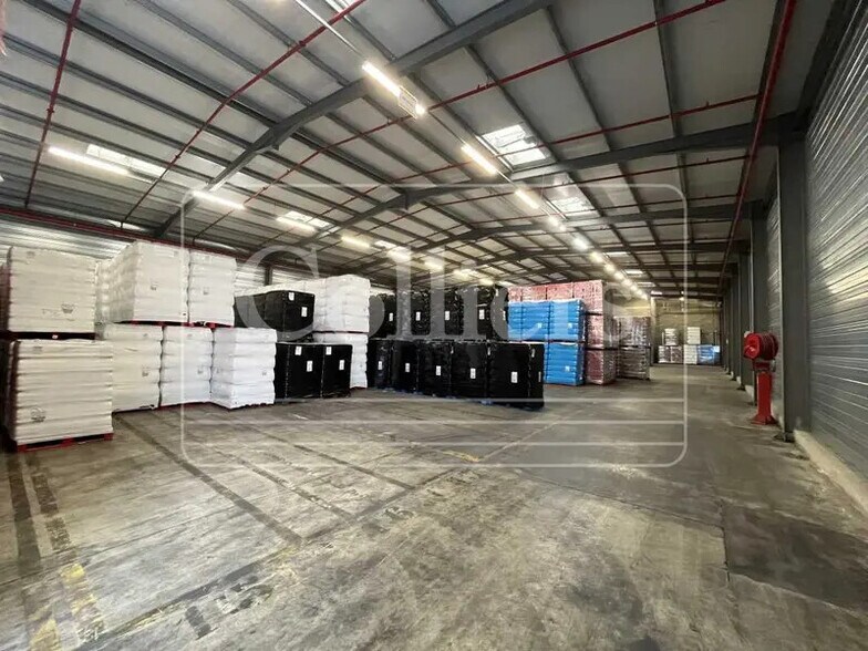 Industrial in Tarascon for lease - Interior Photo - Image 1 of 7