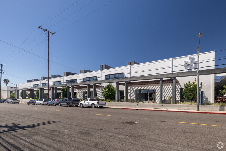 2777 N Ontario St, Burbank, CA for lease - Building Photo - Image 2 of 13