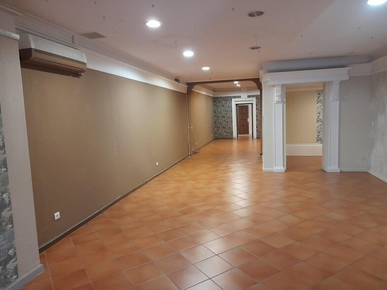 Retail in Cáceres for lease - Building Photo - Image 2 of 22