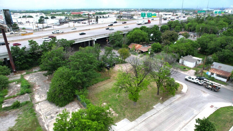 442 Furnish Ave, San Antonio, TX à vendre - Photo du bâtiment - Image 2 de 6