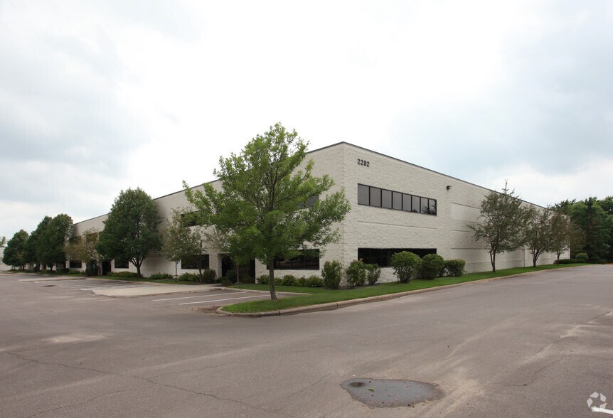 2290-2298 Woodale Dr, Mounds View, MN à louer - Photo du bâtiment - Image 1 de 3