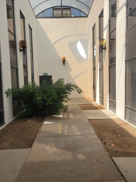 3293 Harrison Blvd, Ogden, UT à louer - Photo du bâtiment - Image 3 de 11